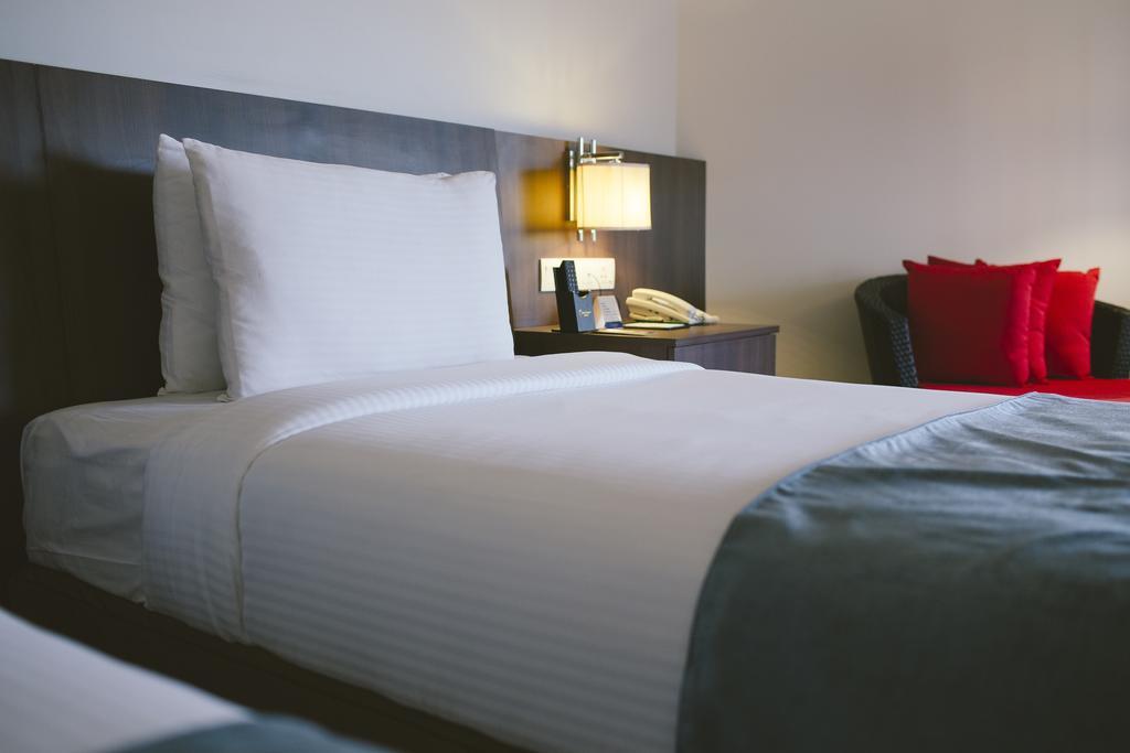 Sand & Sandals Desaru Beach Resort & Spa Exterior photo A bed with a telephone