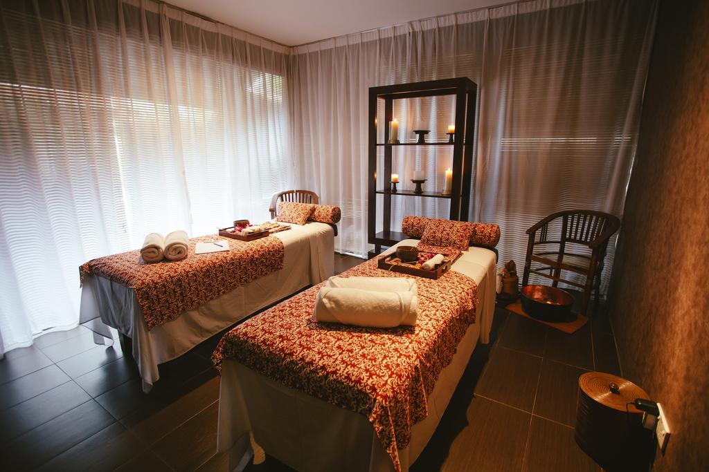 Sand & Sandals Desaru Beach Resort & Spa Exterior photo A spa treatment room