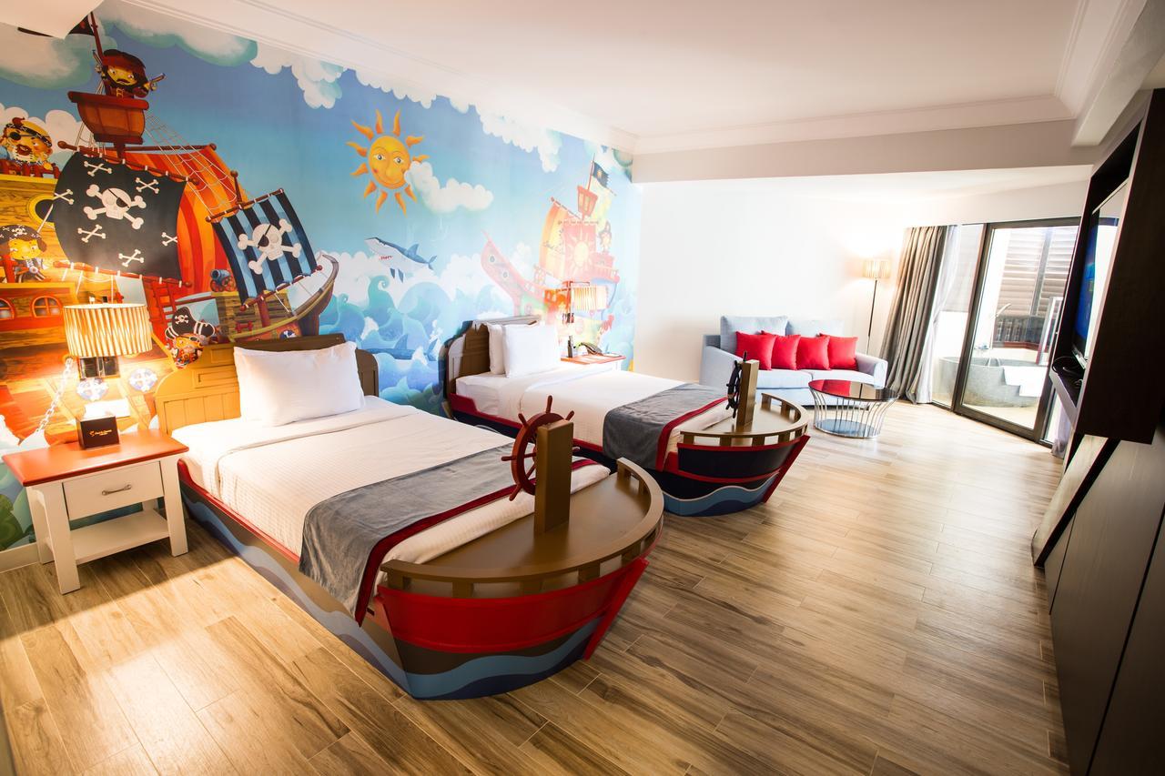 Sand & Sandals Desaru Beach Resort & Spa Exterior photo Family room