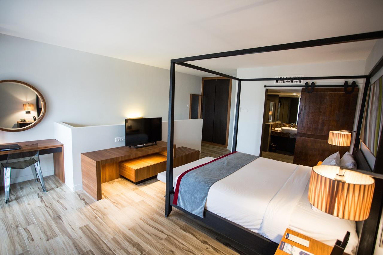 Sand & Sandals Desaru Beach Resort & Spa Exterior photo A bedroom at the hotel