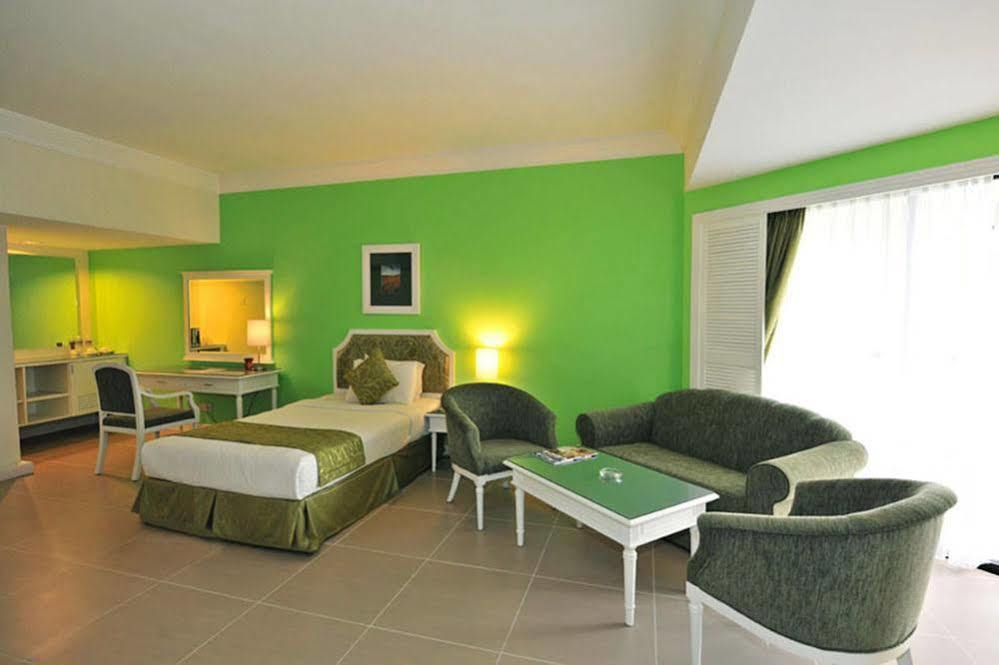 Sand & Sandals Desaru Beach Resort & Spa Exterior photo Deluxe Room