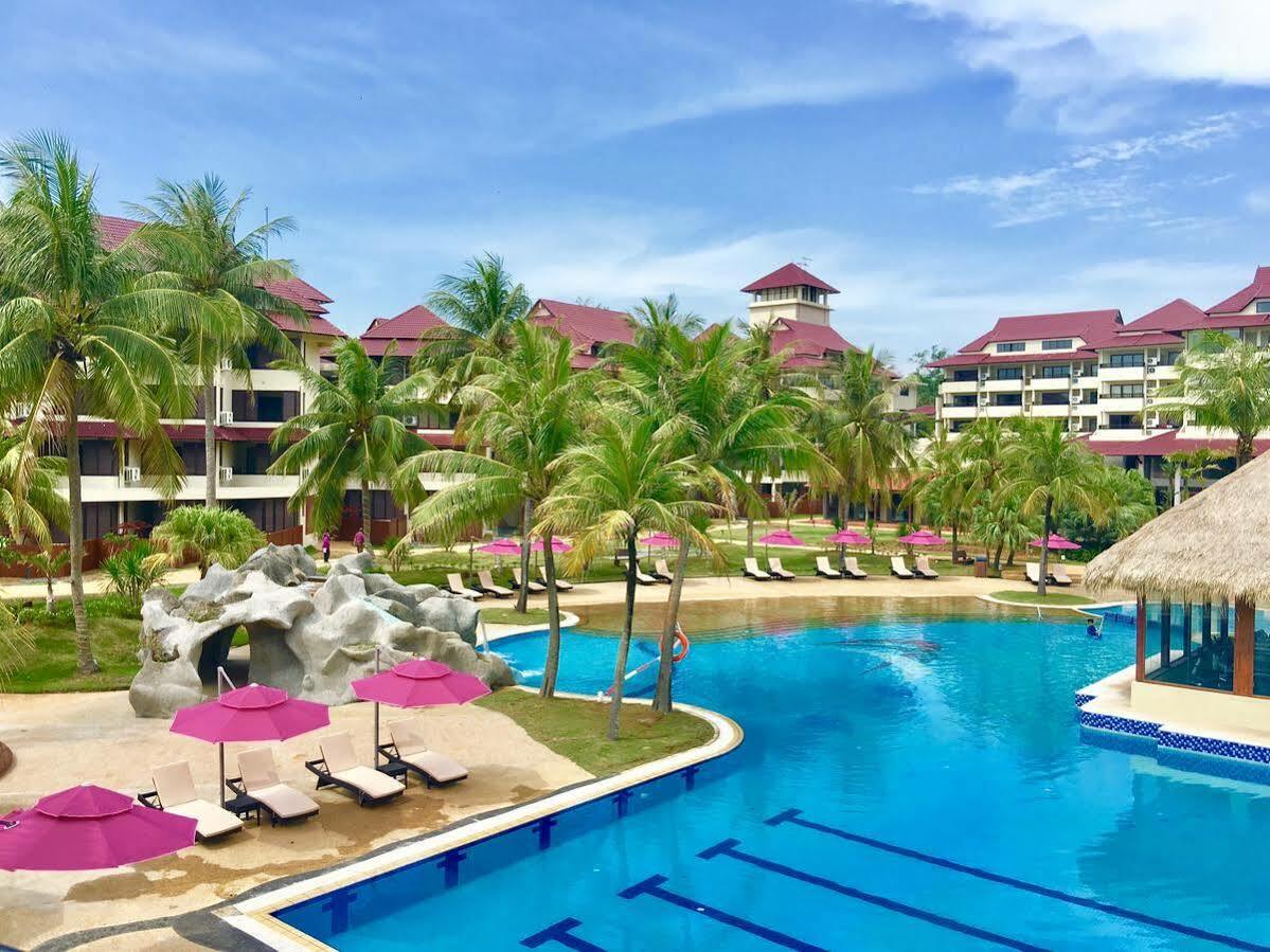 Sand & Sandals Desaru Beach Resort & Spa Exterior photo The swimming pool at the resort